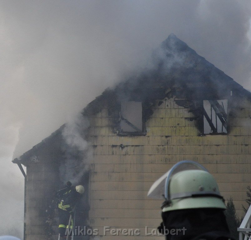Haus komplett ausgebrannt Leverkusen P13.JPG
